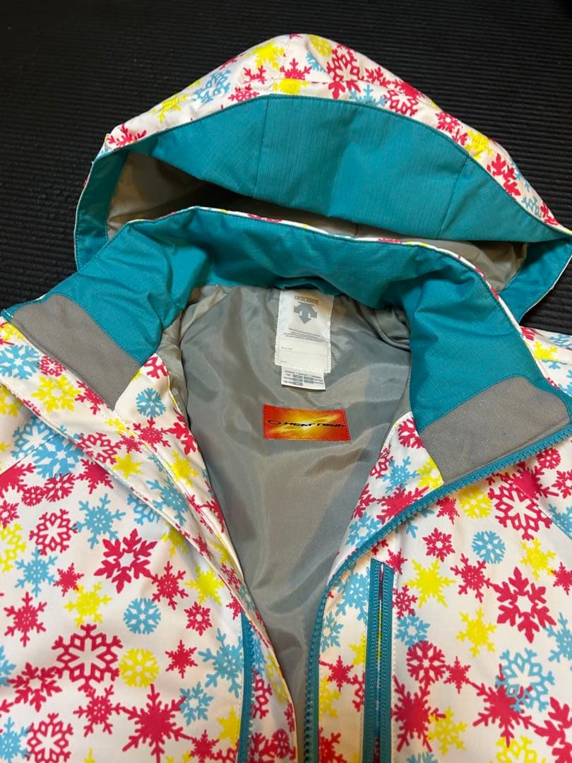 descente子ども用カラフル花柄スキーウェア
