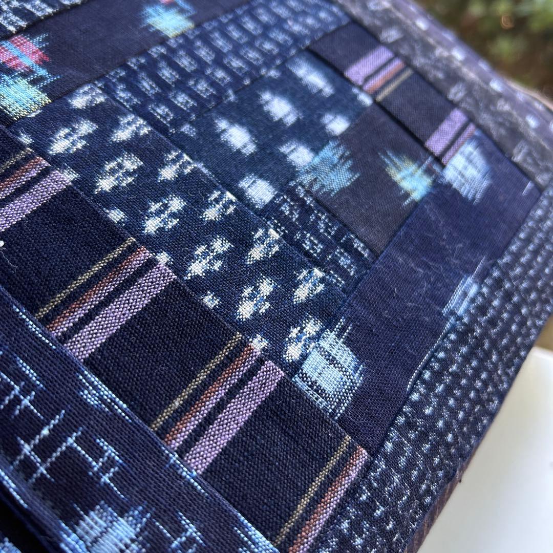 絣のパッチワーク大きながま口丸ショルダー (*´꒳`*)ショルダー紐とチャーム付