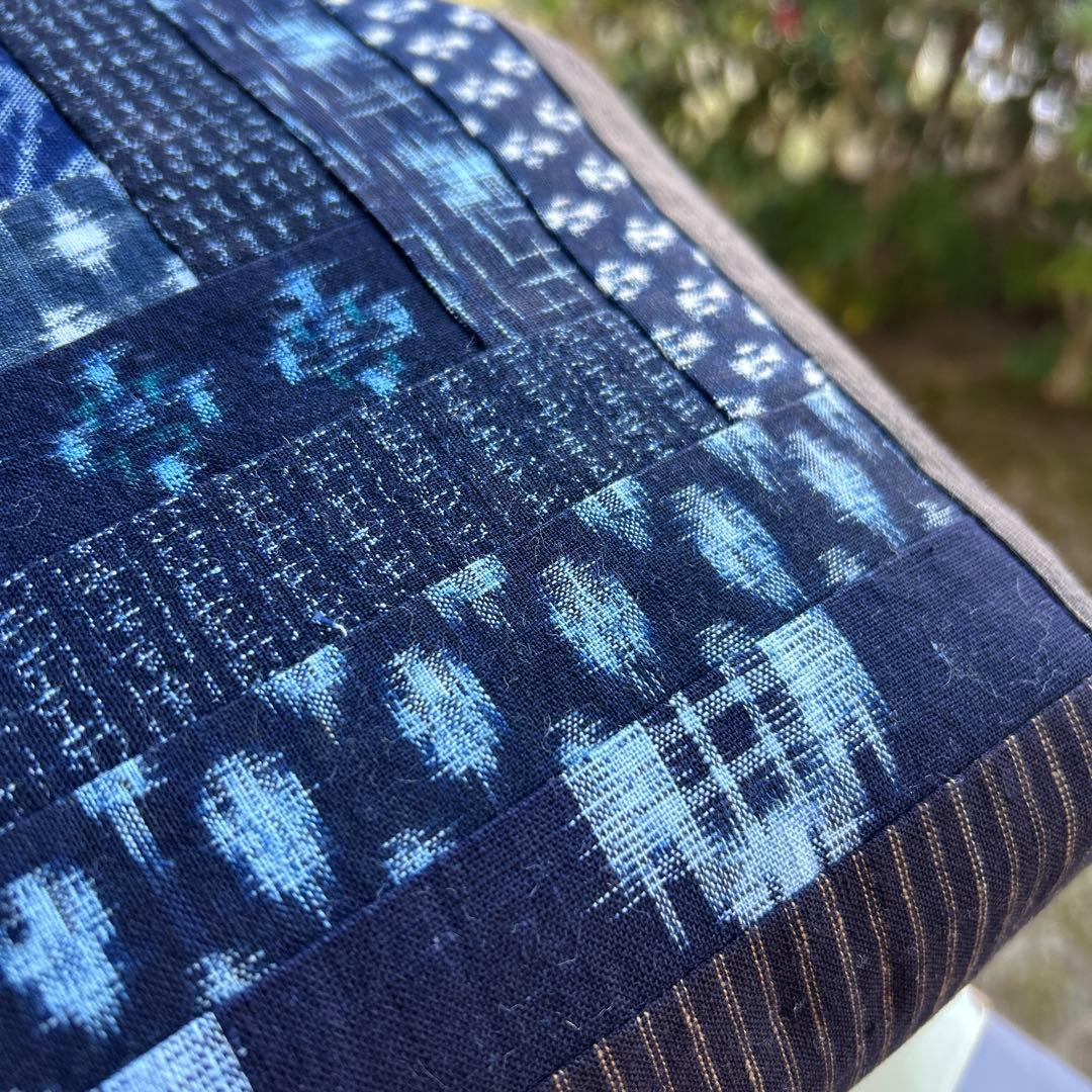 絣のパッチワーク大きながま口丸ショルダー (*´꒳`*)ショルダー紐とチャーム付