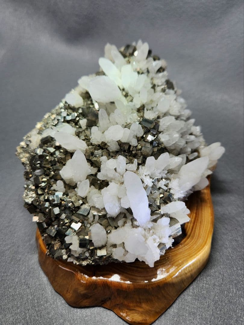 美品✨クォーツ＆パイライト 母岩付き クラスター(大)