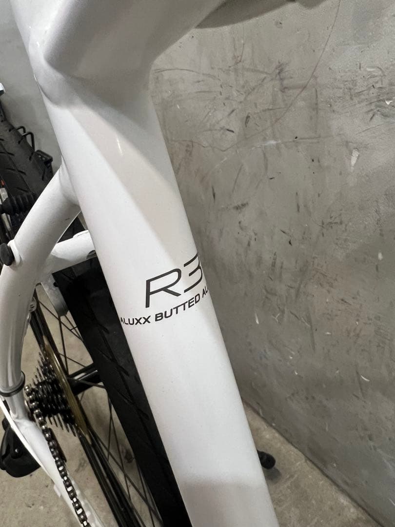 クロスバイク　GIANT ESCAPE R3 ジャイアント　エスケープ　2022