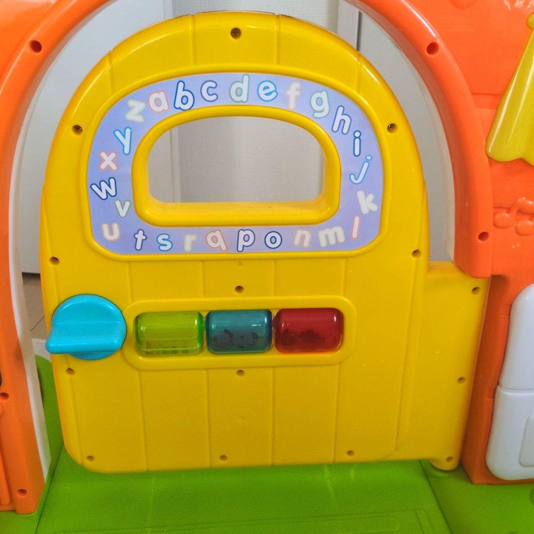 フィッシャープライス　にこにこラーニングホーム　光る　音が鳴る　お家