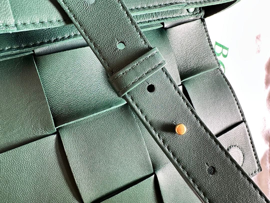 新品●BOTTEGA VENETA カセット ショルダーバッグ レザー ボッテガ