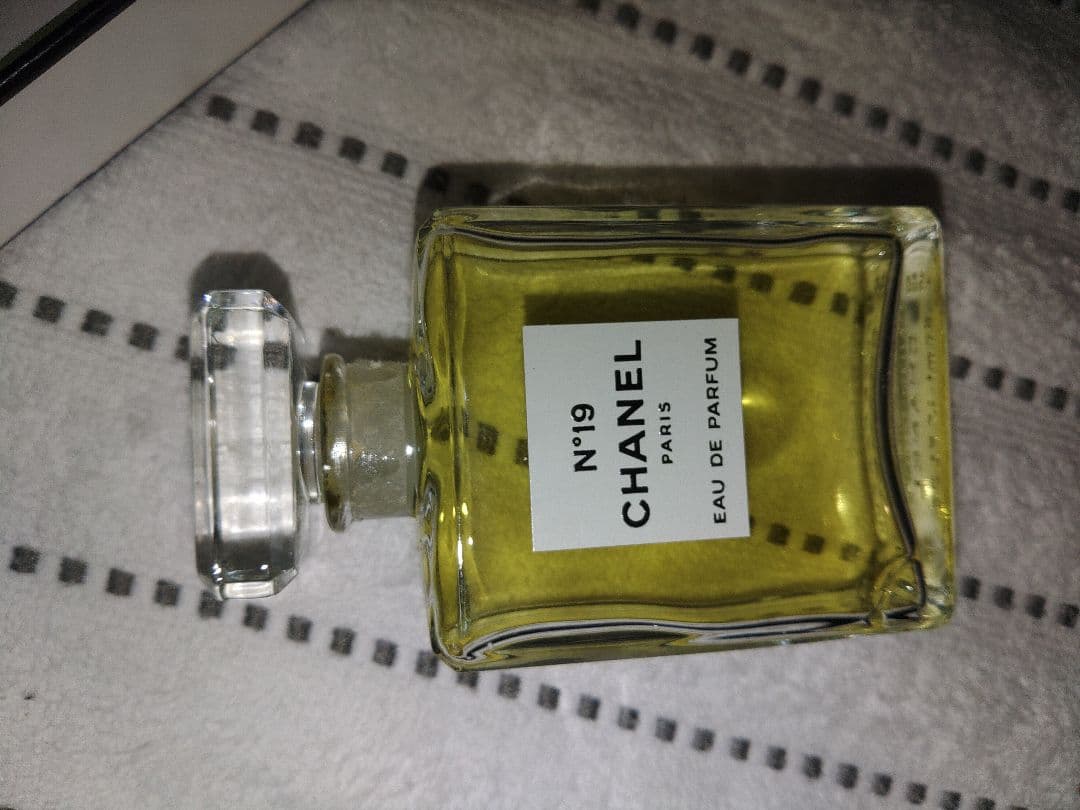 chanel 香水　N゜19