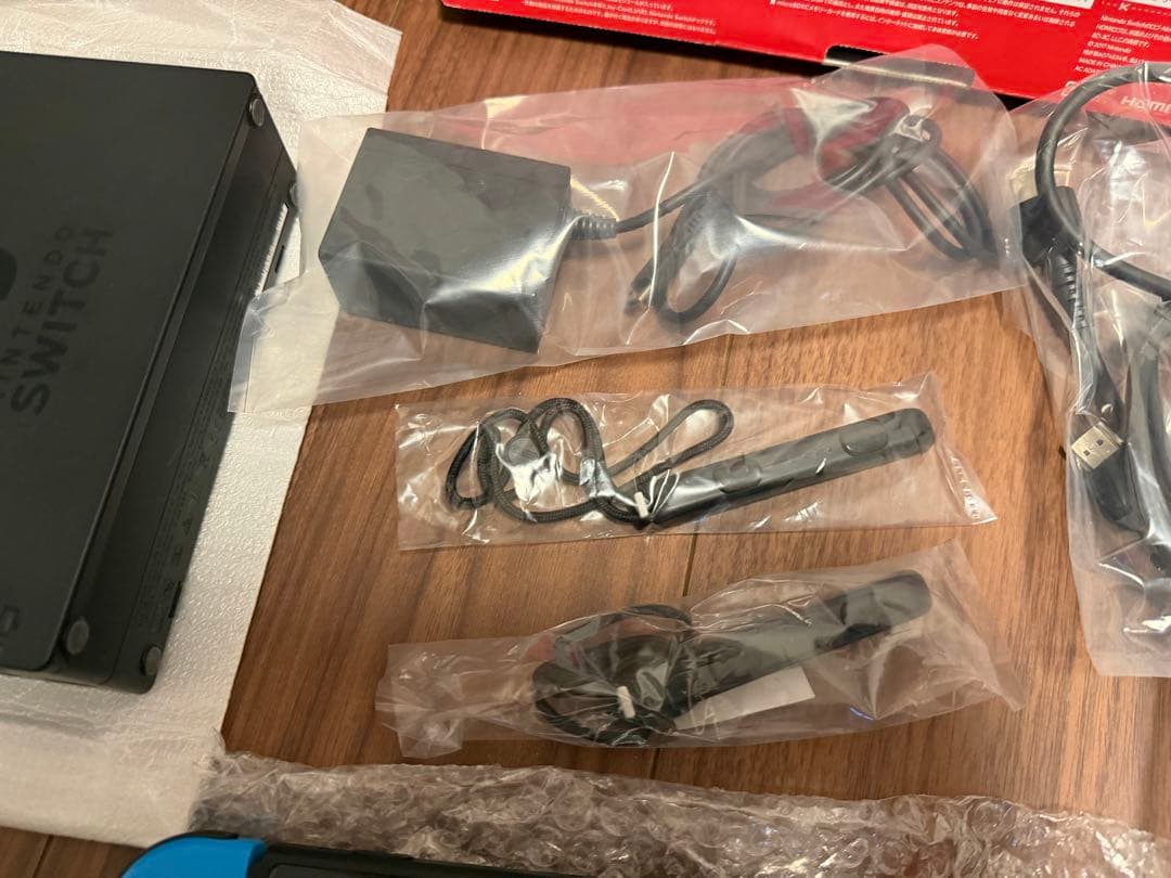 任天堂Switch 本体　【コントローラについて注意点あり】