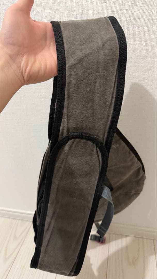 acne studios スリングバッグ　ダークグレー