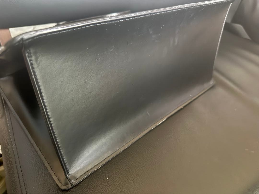 Louis Vuitton エピレザー ブラックビジネスバッグ