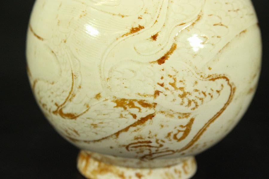 中国美術 白磁 刻龍紋 瓶 高17.5cm(HA434)