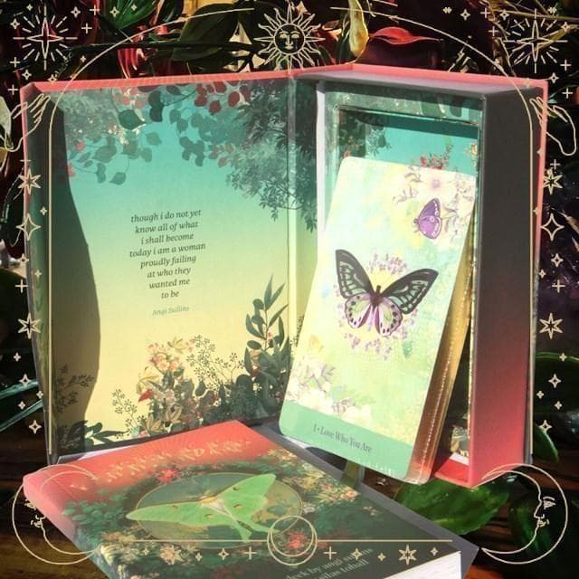 ★正規品オラクルカード★金縁✨柔らかな癒しの世界✨優しいタッチの女性らしいデッキ