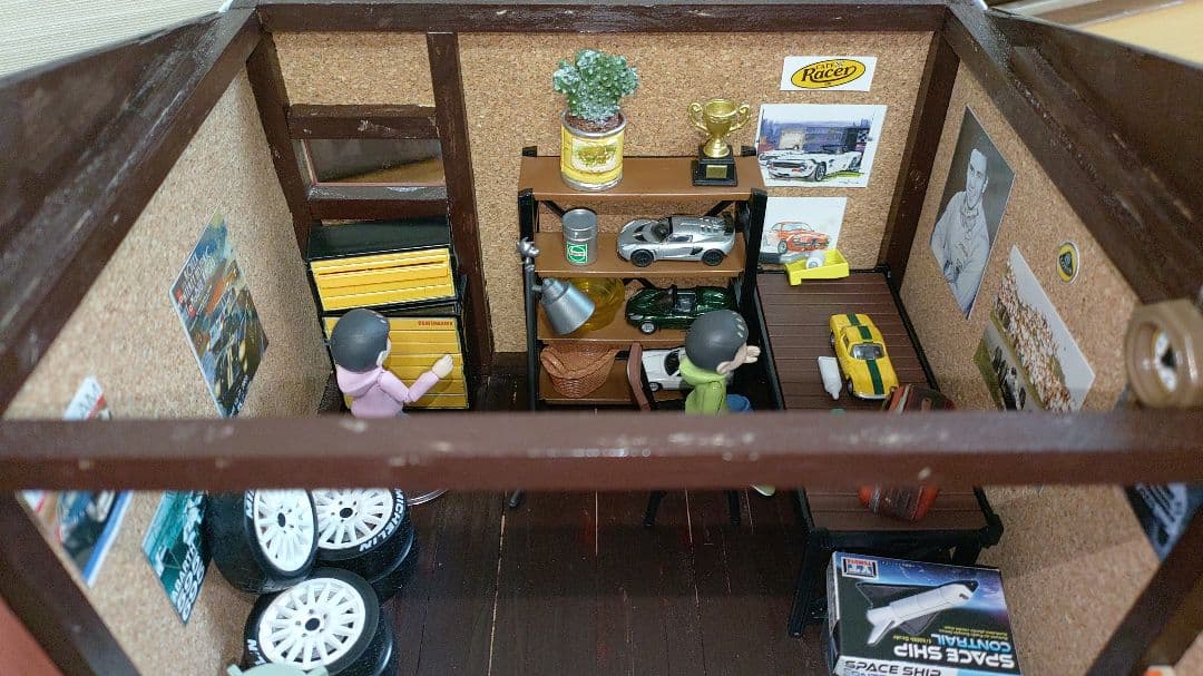 1/18　ジオラマ　ミニカー　ガレージ　車庫　納屋　ドールハウス　即購入禁止