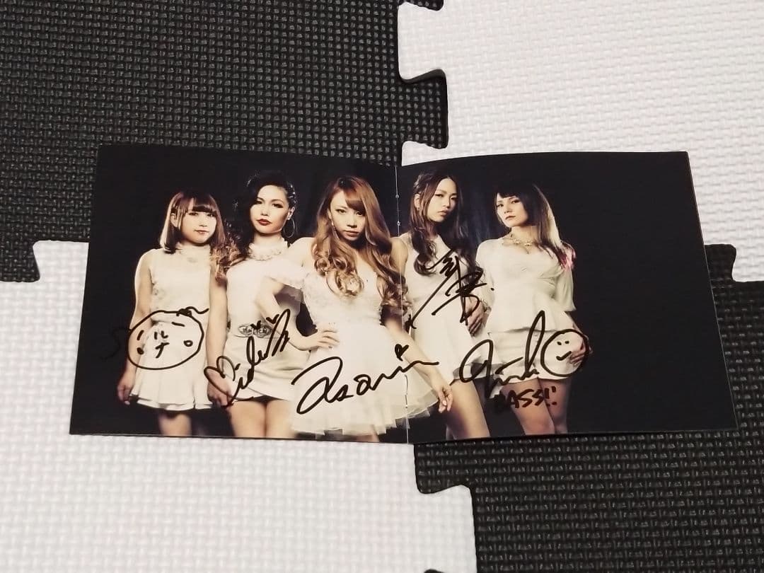 LOVEBITES直筆サイン入りBATTLE AGAINST DAMNATION