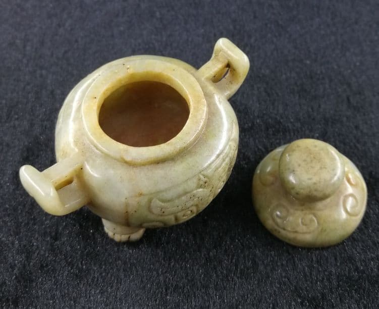 古玉両耳三脚蓋付き香炉{整理番号:K07}