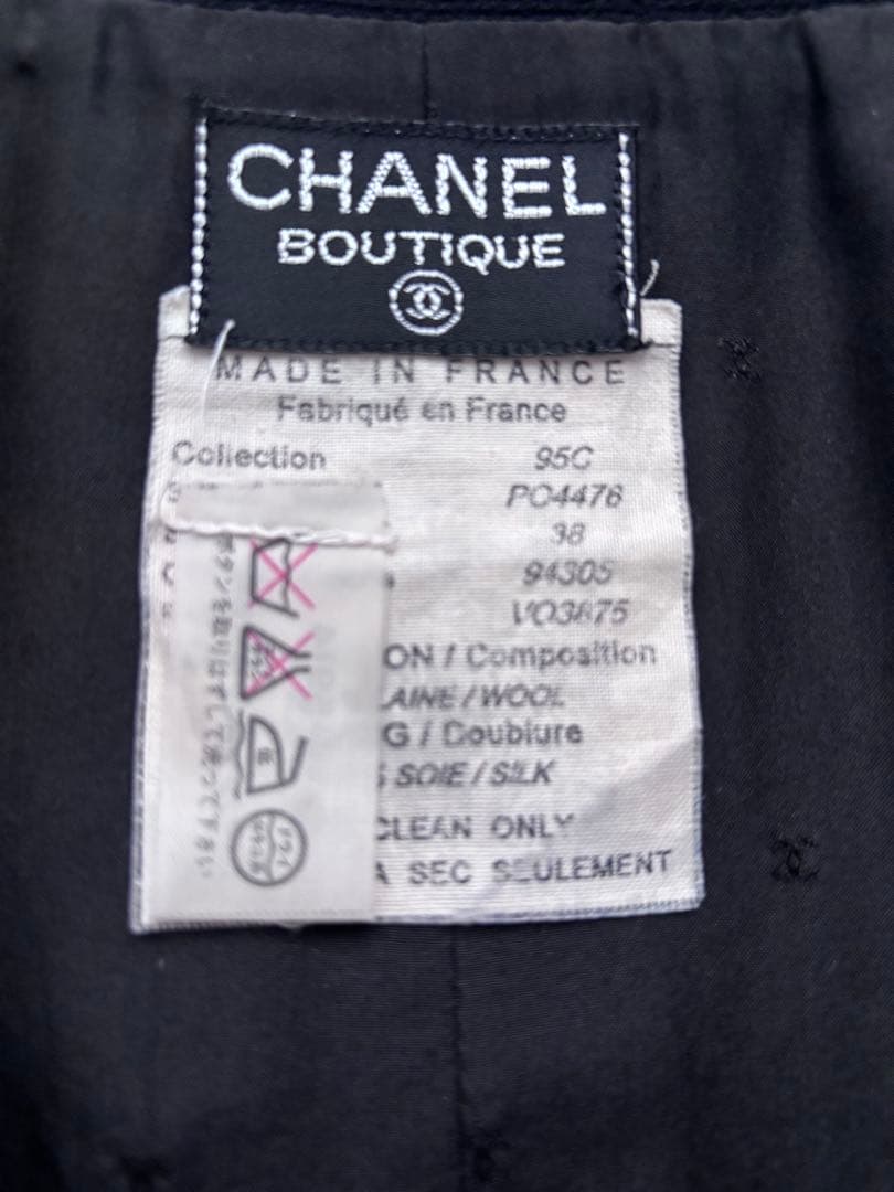 ヴィンテージCHANEL 黒ミニスカート CCマークボタン付き