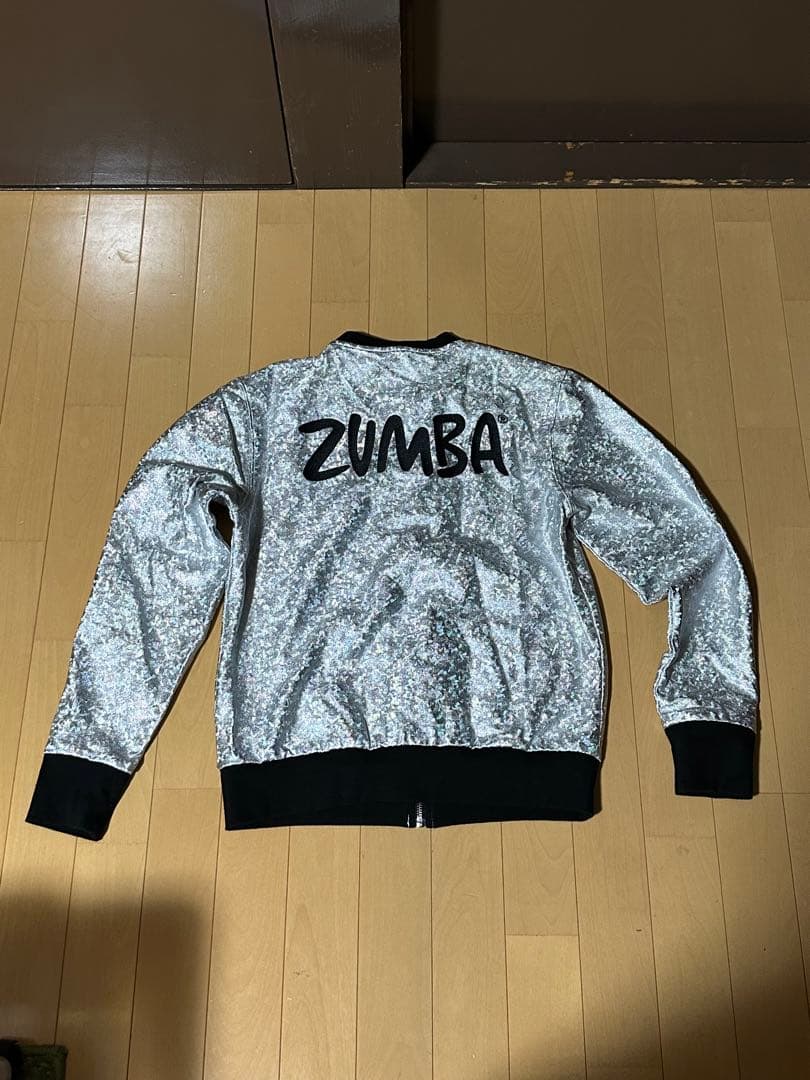 ZUMBA ラメ入りシルバージャケット　Mサイズ