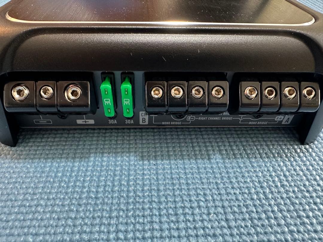 【送料無料】Pioneer carrozzeria GM-D8400 アンプ