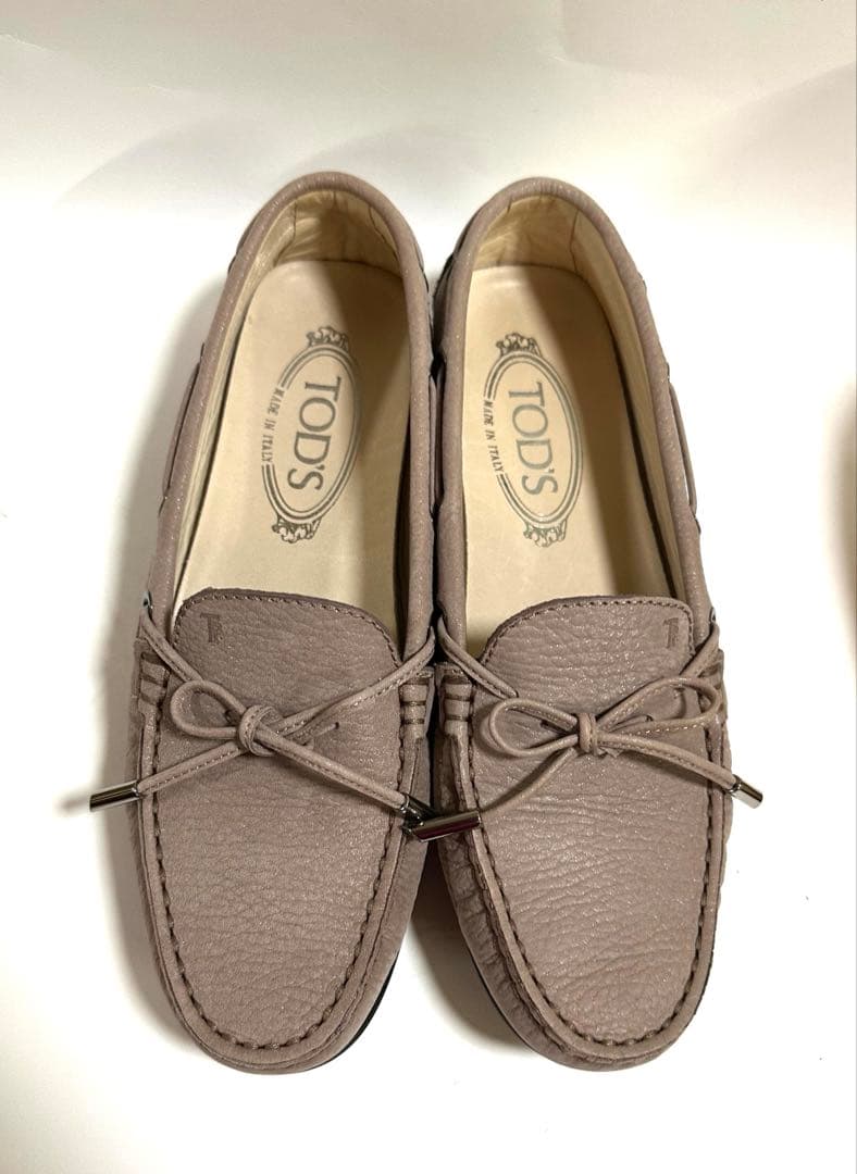 トッズ　TOD’S未使用ドライビングシューズ　モカシン