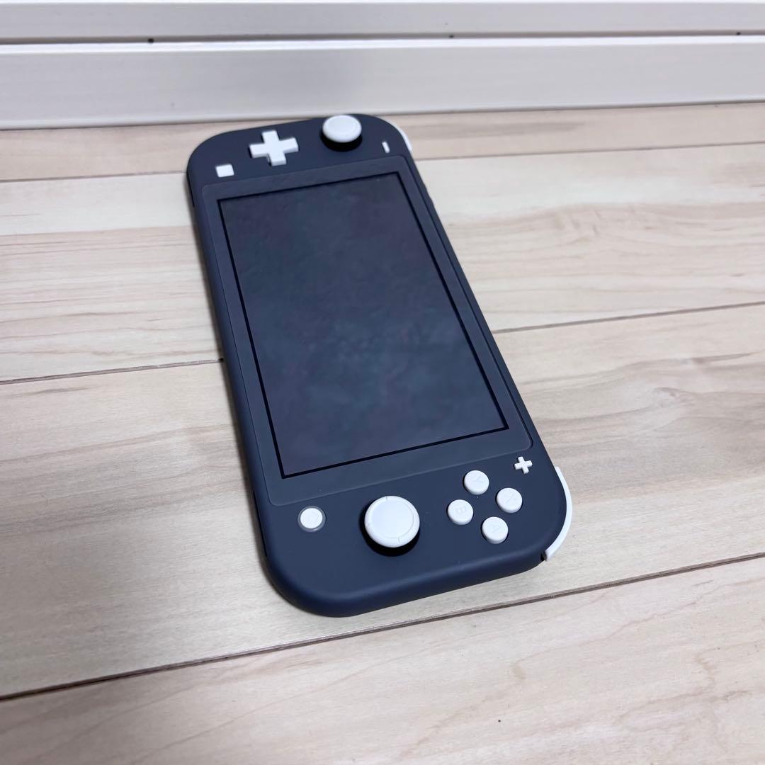 【美品】2025年10月購入　Nintendo Switch ライト　本体