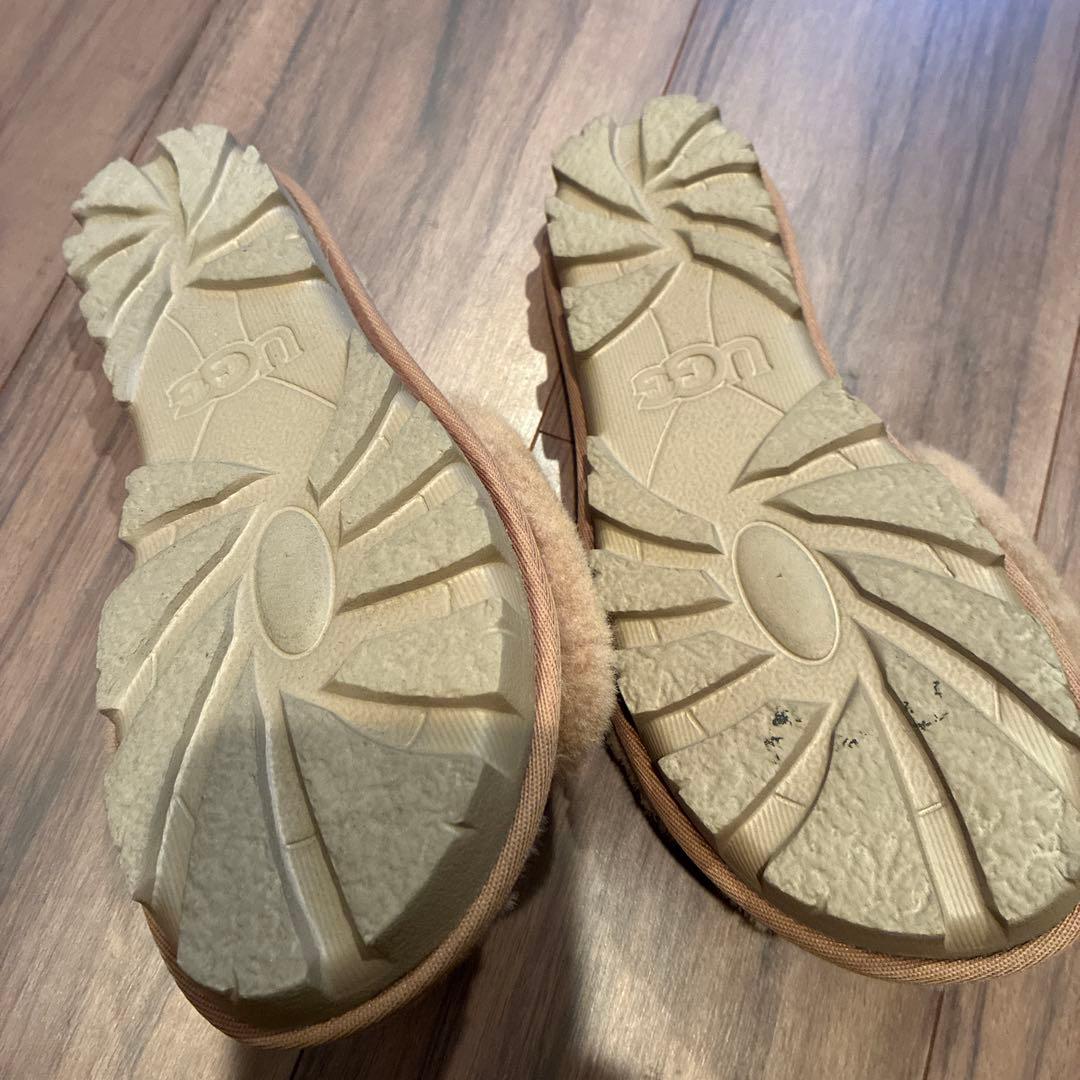 UGG ベージュファーサンダル