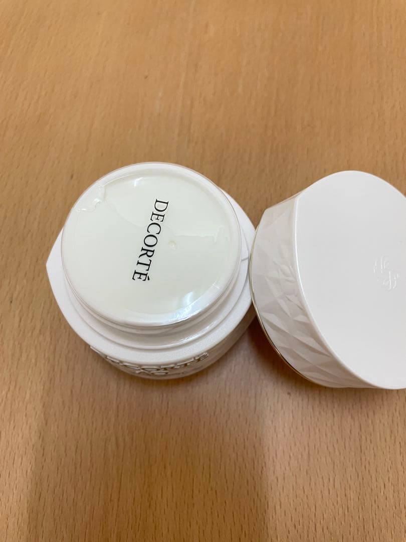 AQ アブソリュートデイクリームアウェイクニングプロテクト