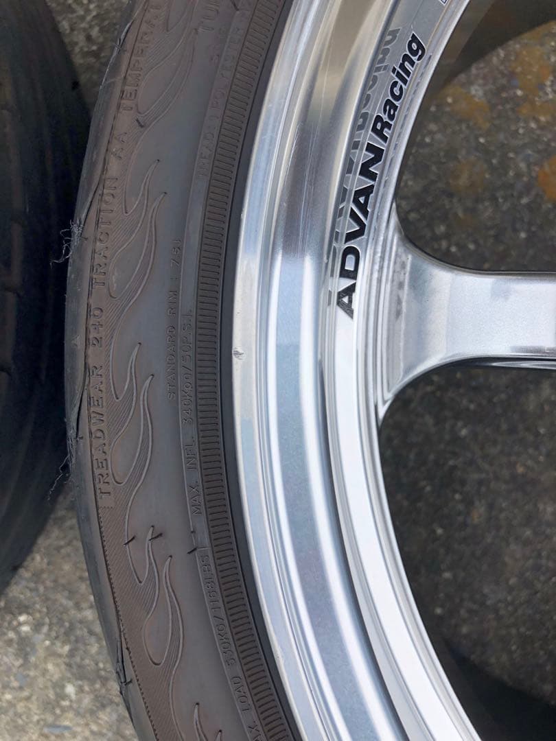 よちさん専用ADVAN Racing RG-D2 18インチ GTRdesign