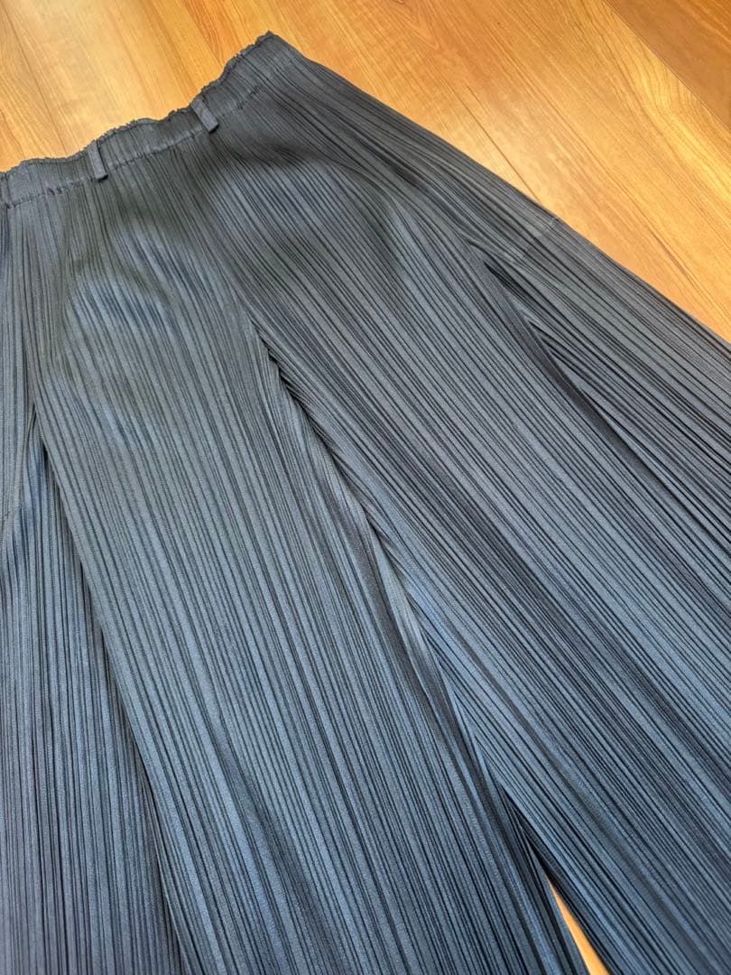 美品PLEATS PLEASE ブラックパンツ