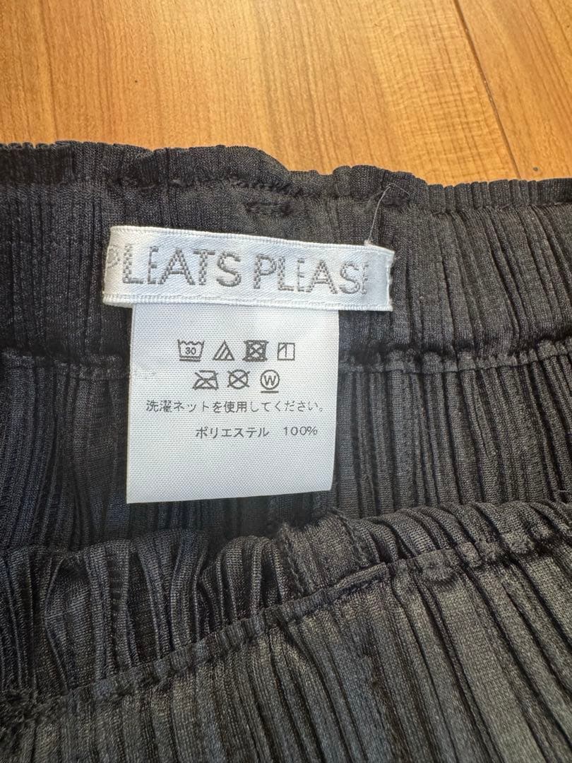 美品PLEATS PLEASE ブラックパンツ