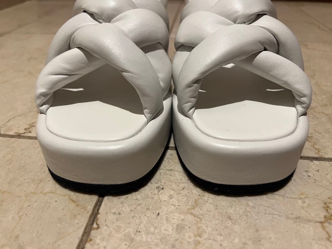 PRADA ナッパレザーサンダル　ホワイト38.5