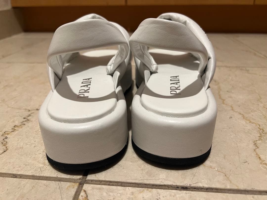 PRADA ナッパレザーサンダル　ホワイト38.5