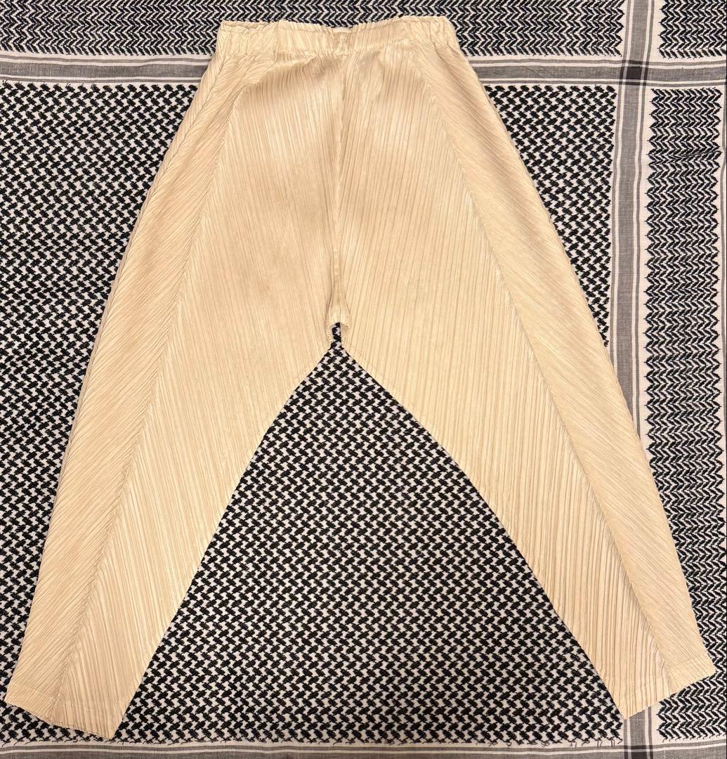 プリーツプリーズ シッカーボトムス パンツ ライトベージュ 2サイズ