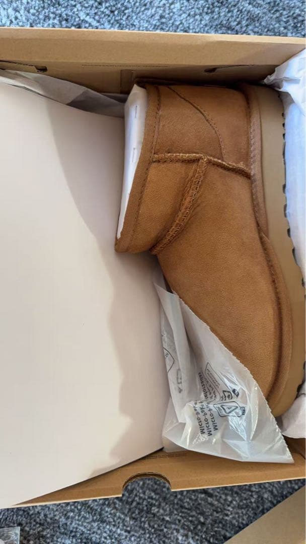 クラシック ウルトラ ミニ ブーツ （チェスナット）