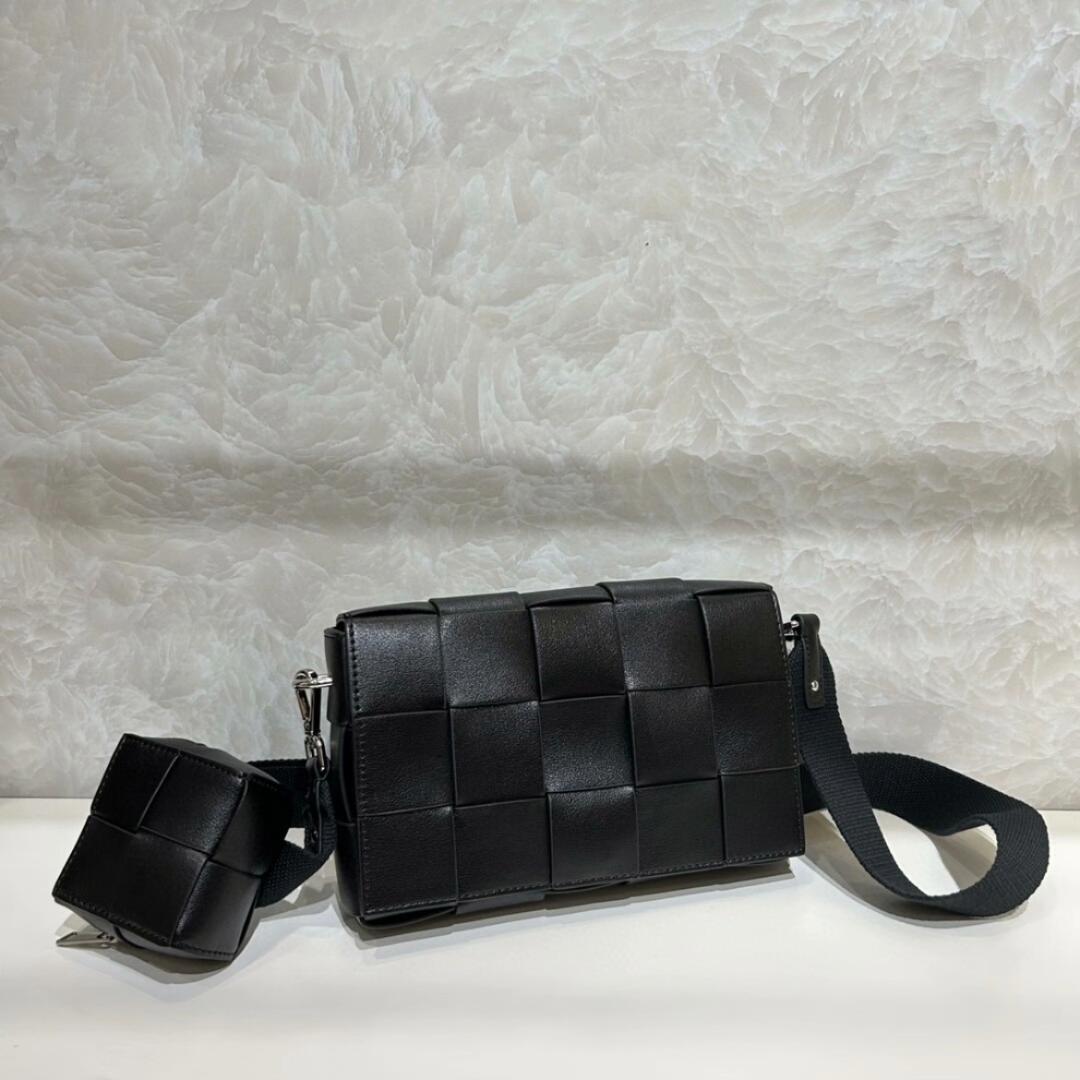 美品男女兼用BVブラック 編み込みデザイン ショルダーバッグ