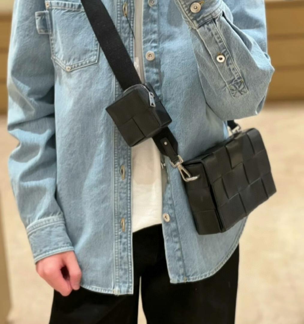 美品男女兼用BVブラック 編み込みデザイン ショルダーバッグ