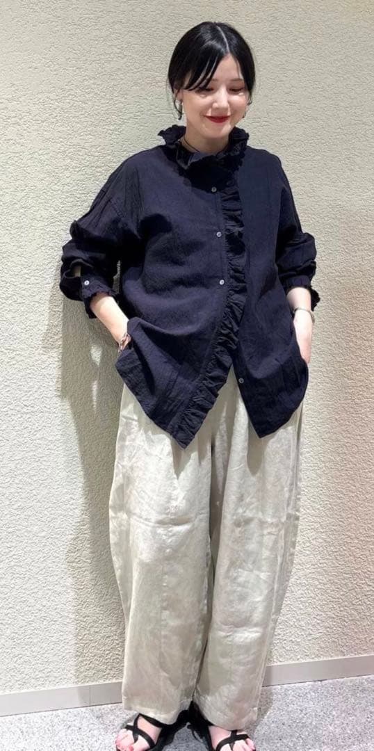 かぐれ　コットンリネンフリルカラーシャツ　ネイビー