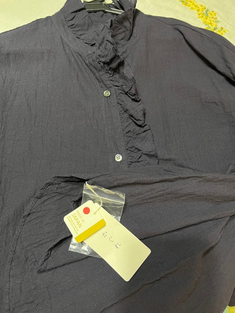 かぐれ　コットンリネンフリルカラーシャツ　ネイビー