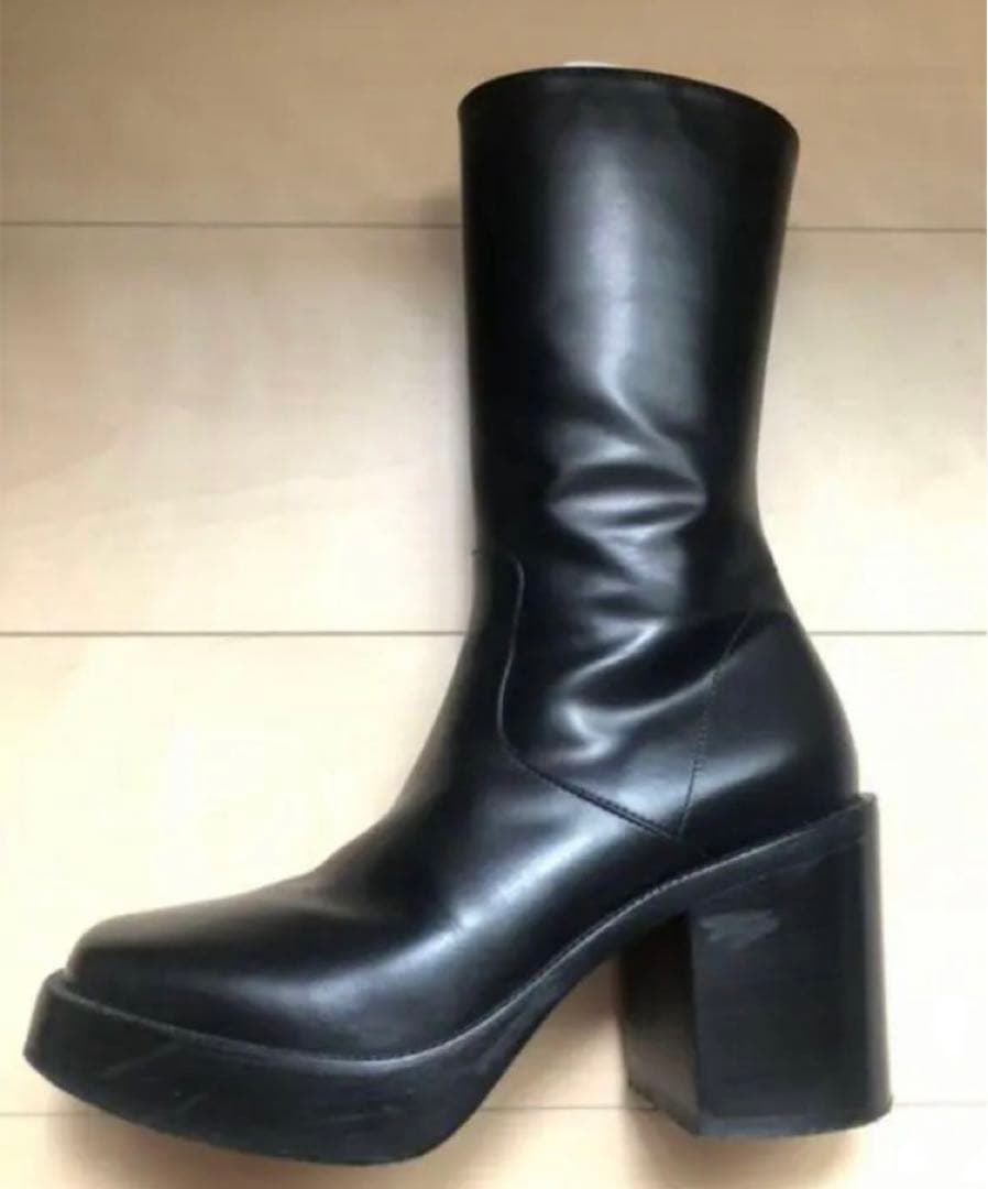 バレンシアガ　ロングブーツ