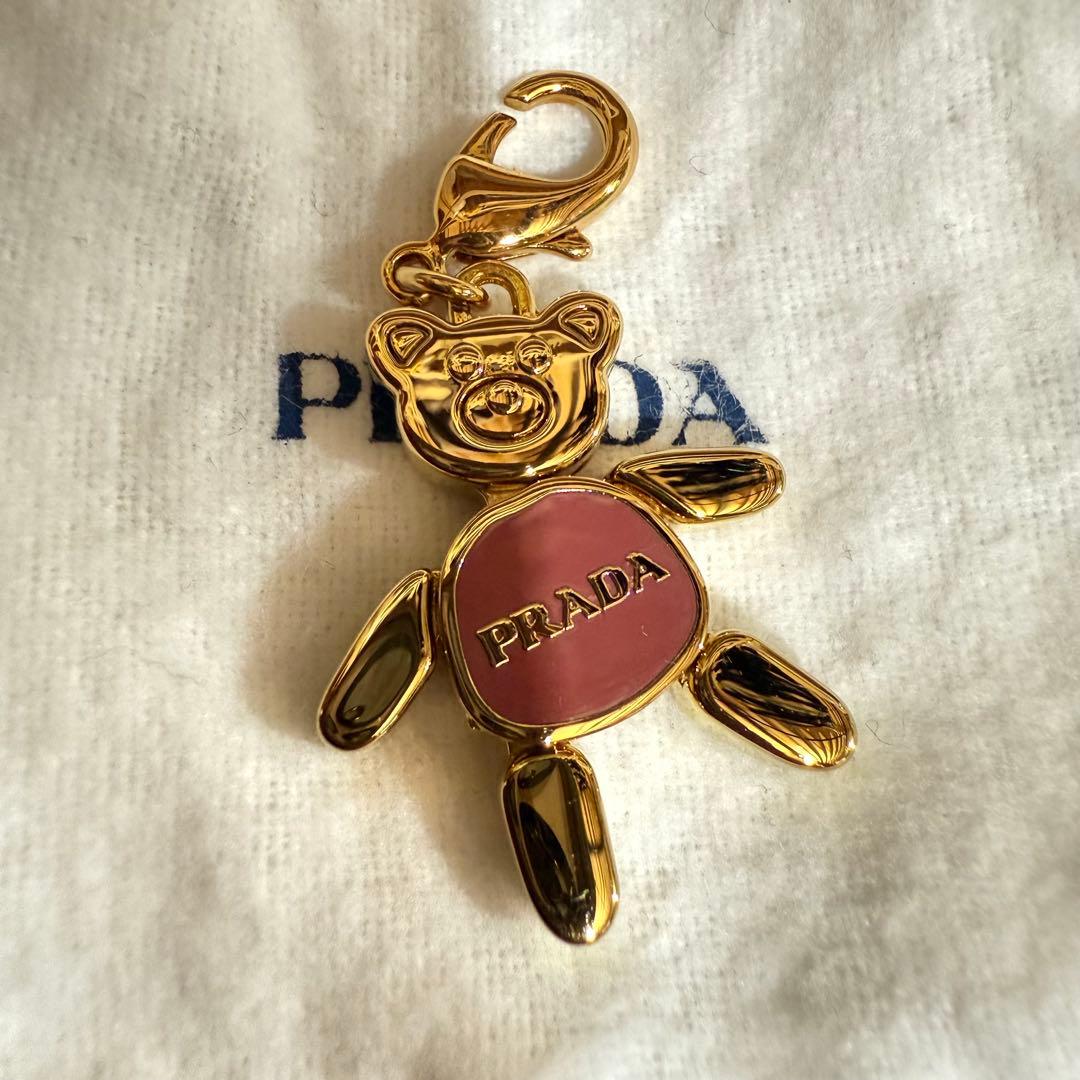 PRADA クマ型チャーム ゴールド/ピンク　バッグキーホルダー