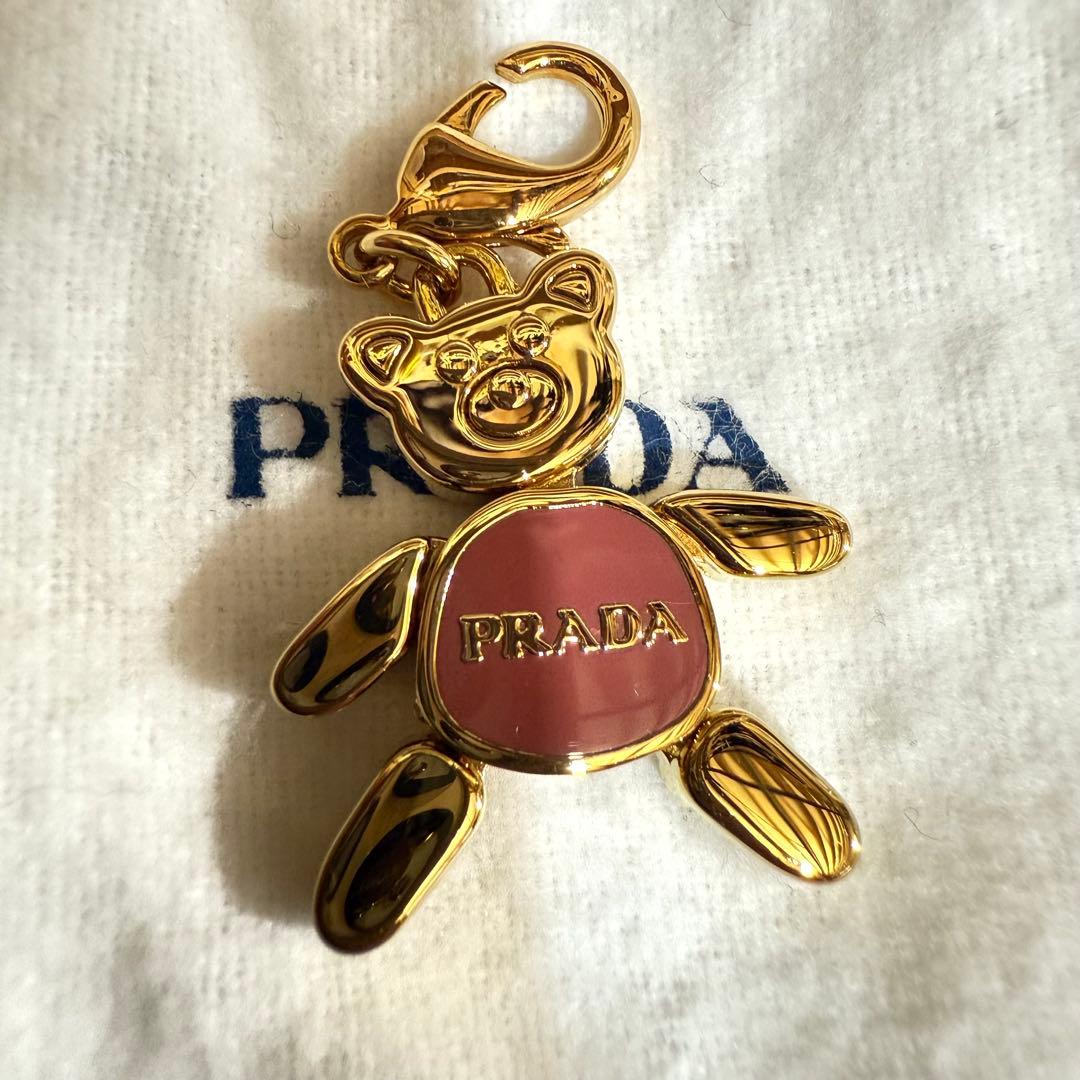 PRADA クマ型チャーム ゴールド/ピンク　バッグキーホルダー