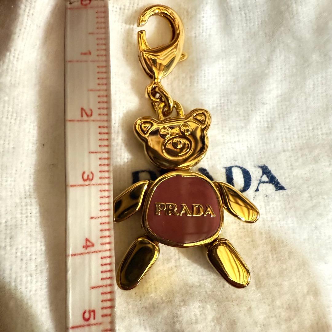 PRADA クマ型チャーム ゴールド/ピンク　バッグキーホルダー
