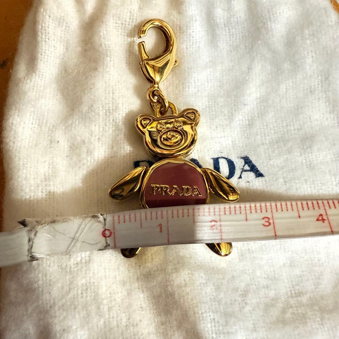 PRADA クマ型チャーム ゴールド/ピンク　バッグキーホルダー