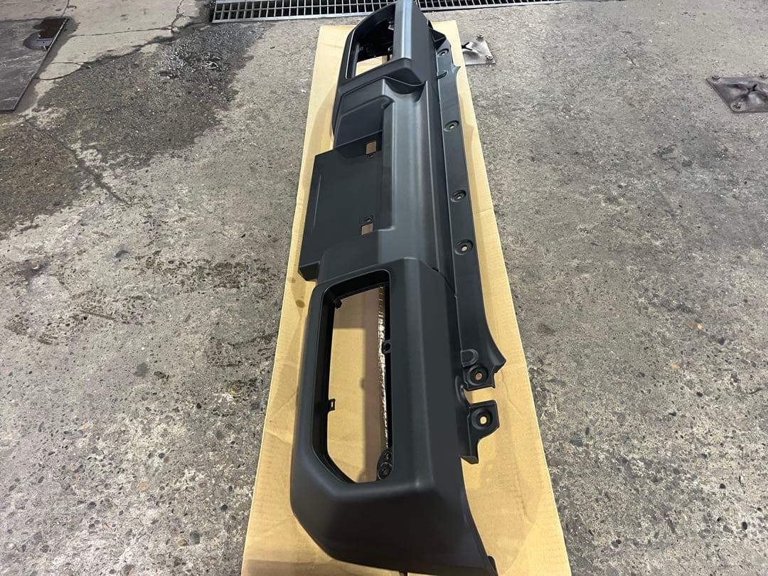 スズキ　ジムニー　JB64W リアバンパー　新品未使用