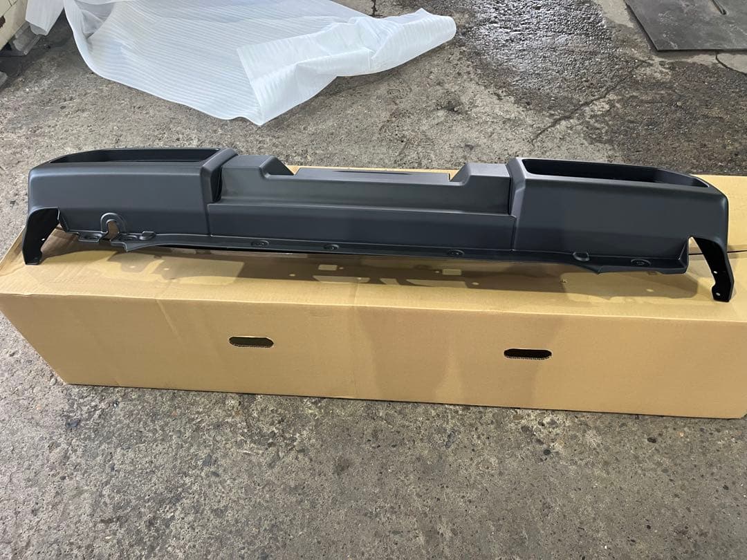 スズキ　ジムニー　JB64W リアバンパー　新品未使用