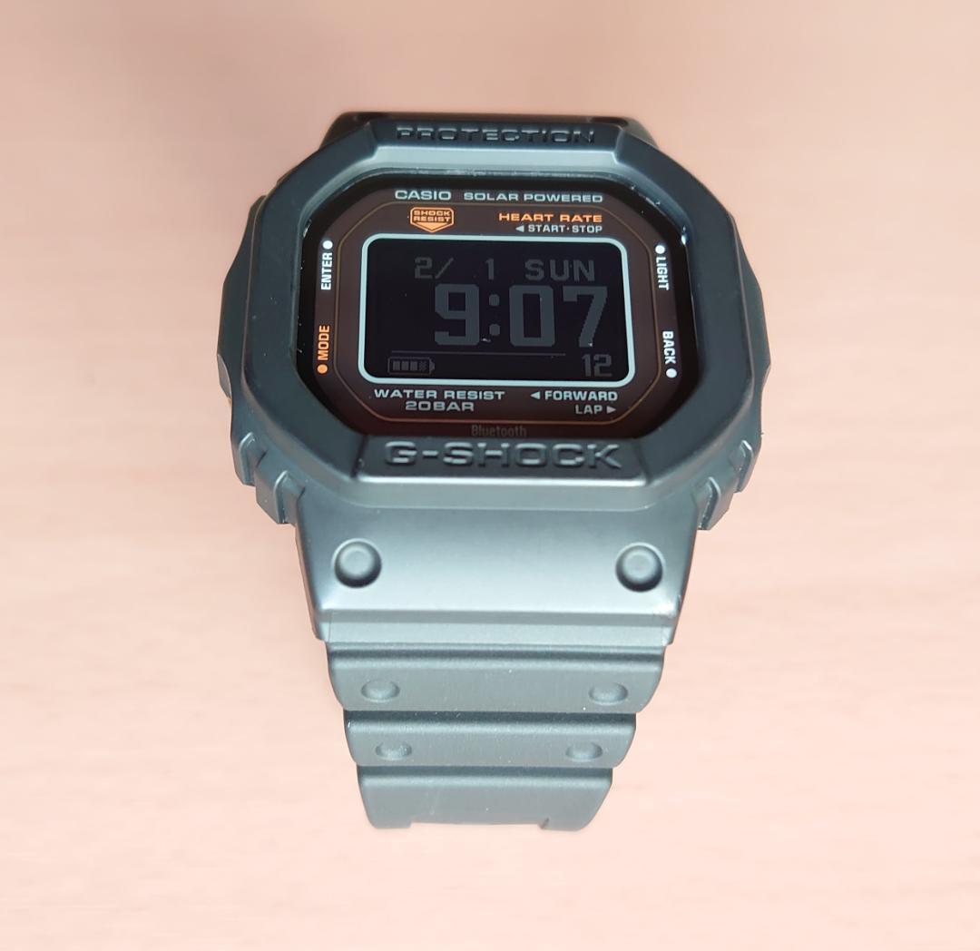 【美品】 G-SHOCK DW-H5600-1JR G-SQUAD 光学式センサ