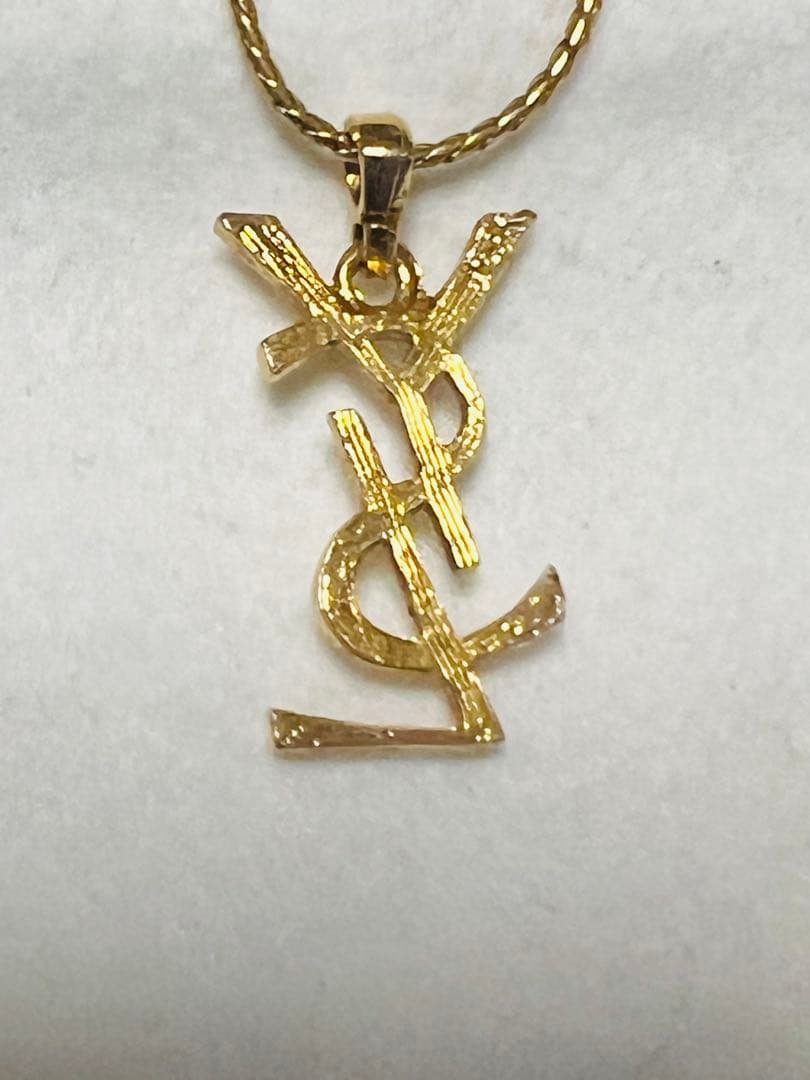YVES SAINT LAURENT イブサンローラン　ロゴネックレス