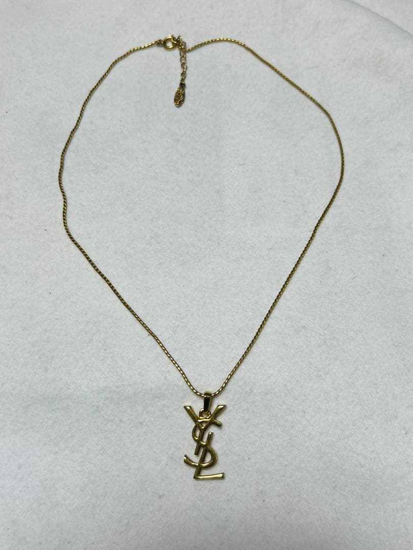 YVES SAINT LAURENT イブサンローラン　ロゴネックレス