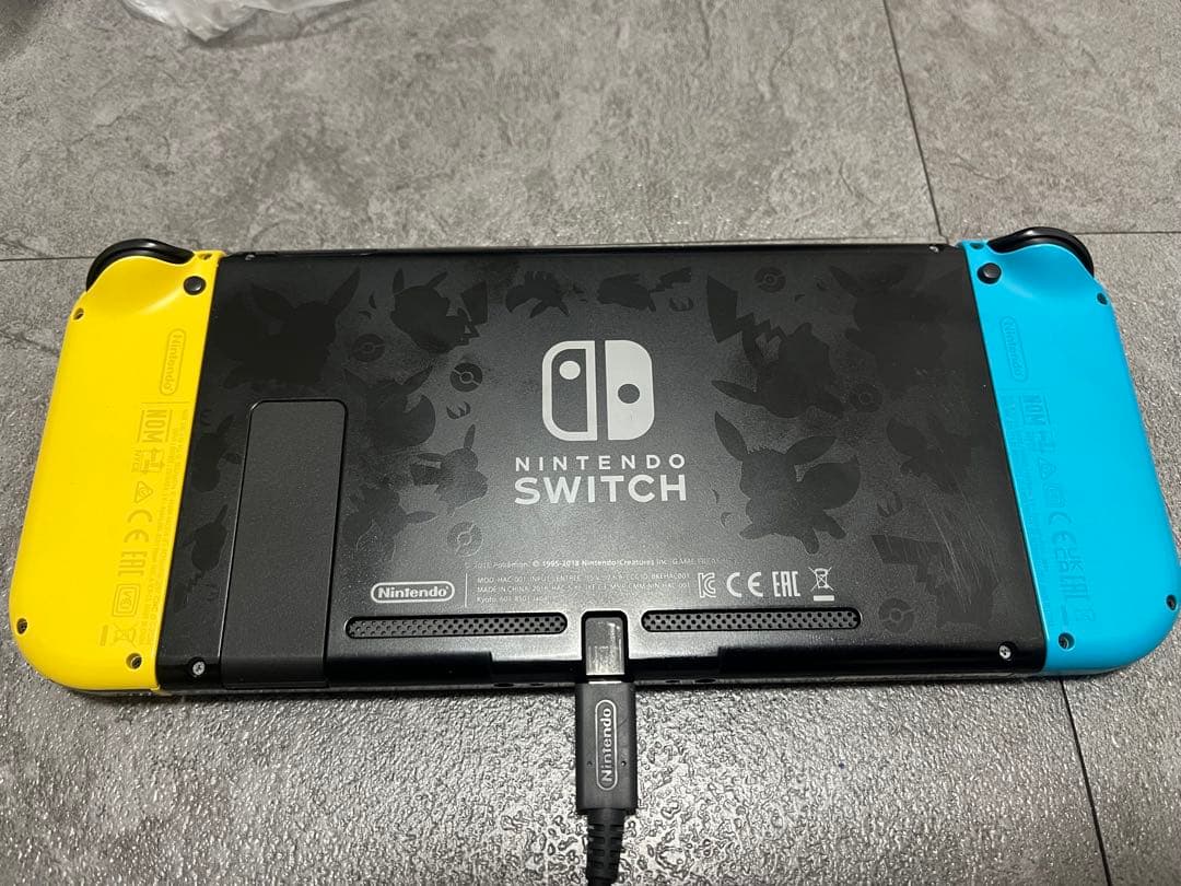 Nintendo Switch 本体　ピカブイ