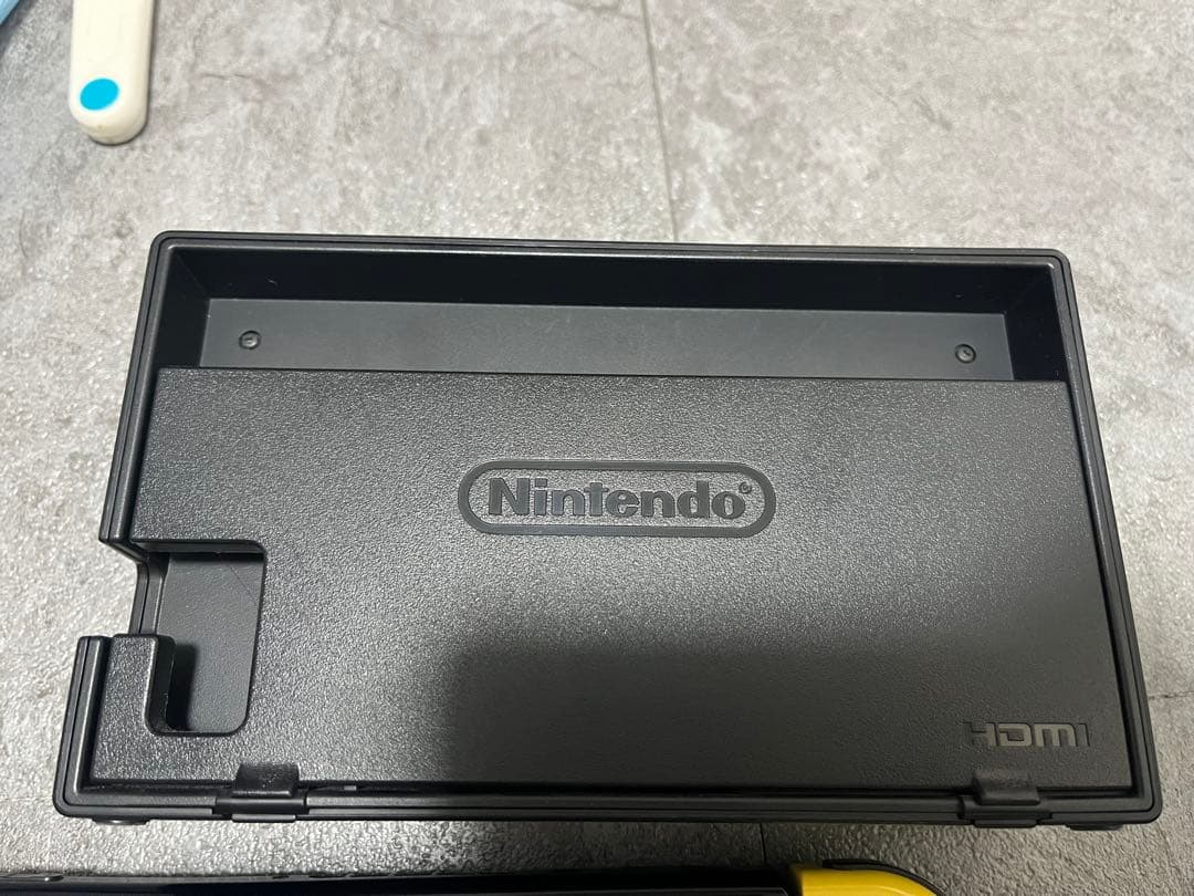 Nintendo Switch 本体　ピカブイ