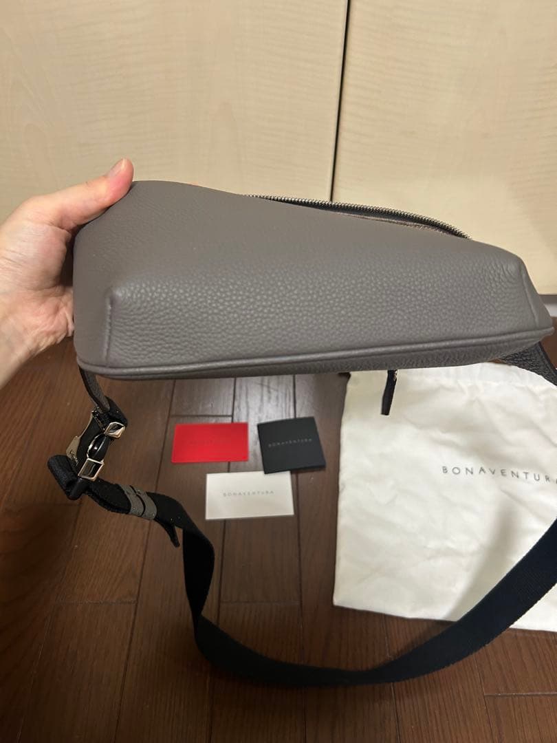 BONAVENTURA グレー レザー クロスボディバッグ