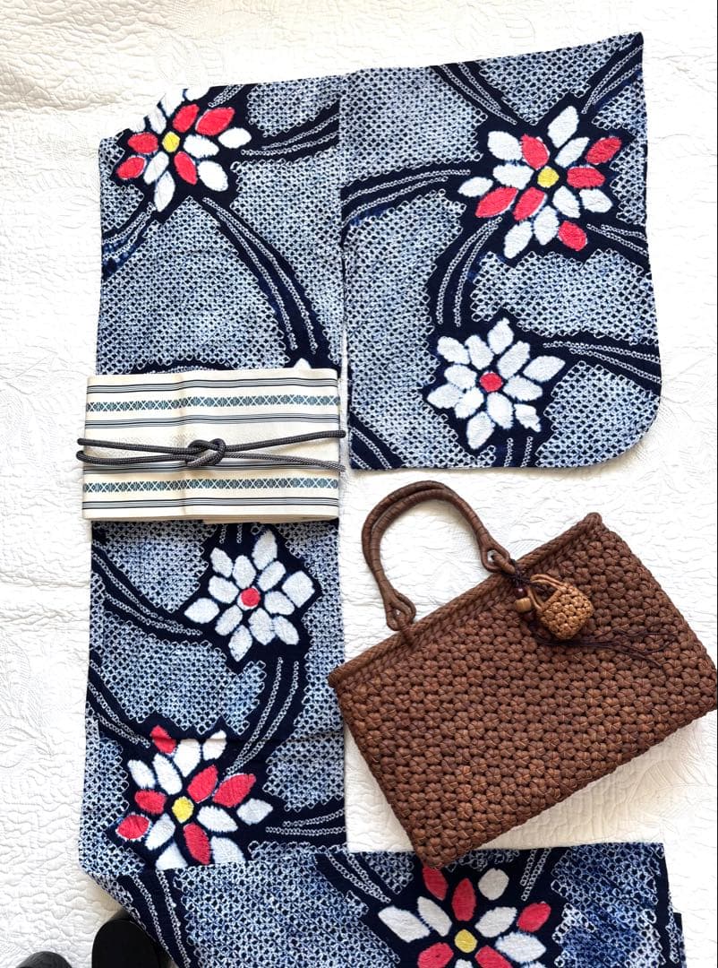 粋な大人の浴衣 ◆ 有松絞り 舞花文 モダンな柄いき