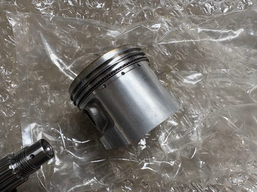 ド*ト様 XR100モタード　純正エンジン部品　シリンダーピストン、クランク、カ