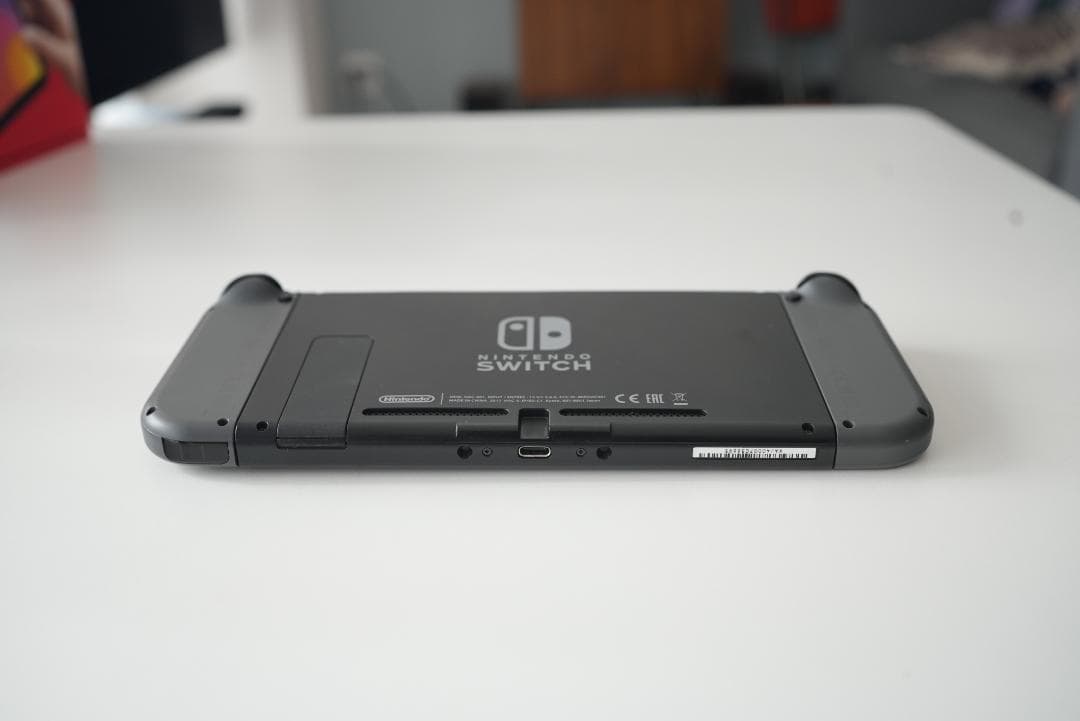 Nintendo Switch 本体 ブラック　ポーチ付